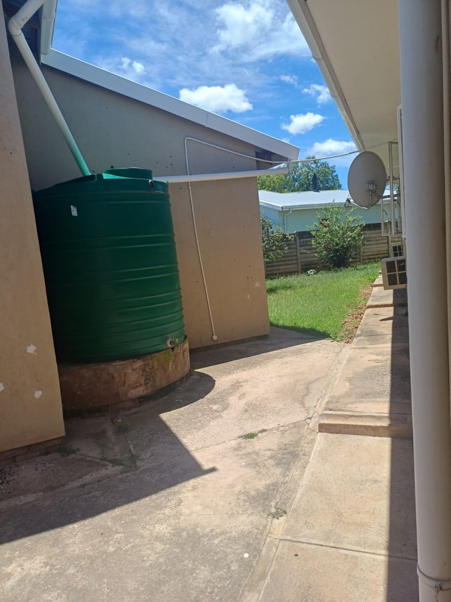 To Let 2 Bedroom Property for Rent in Komani Park Eastern Cape